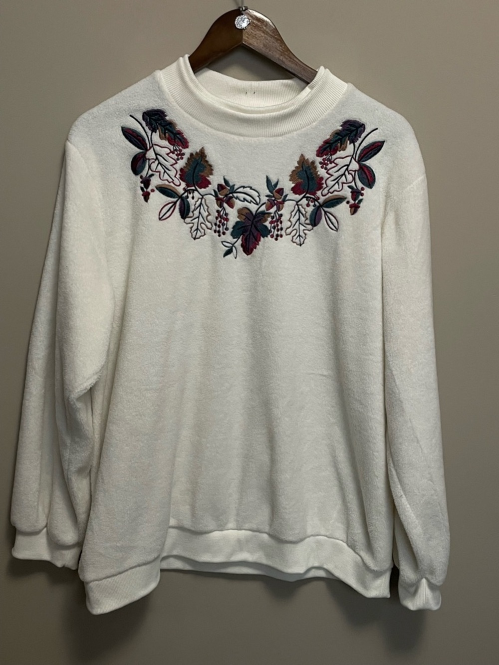 Alia Cream Fleece Crewneck With Floral Embroidery Women’s 20 (18-20) or 2XL